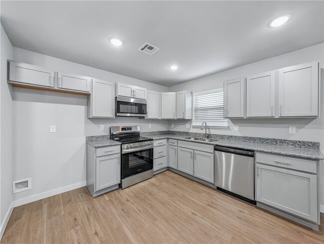 Building Photo - 6609 NW Altus St