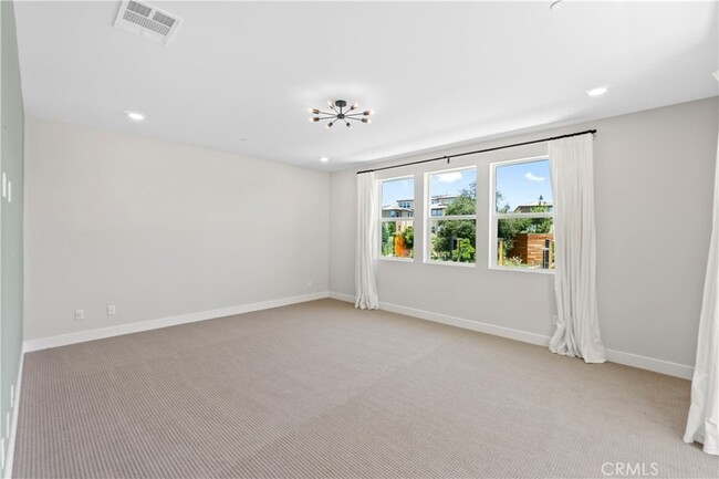 Building Photo - 156 Chorus