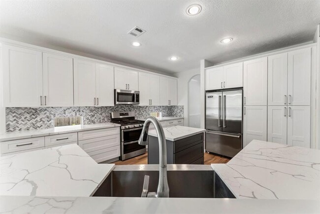Building Photo - 2 Granite Path Pl