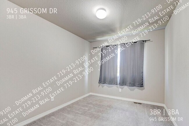 Building Photo - 945 Grissom Dr.