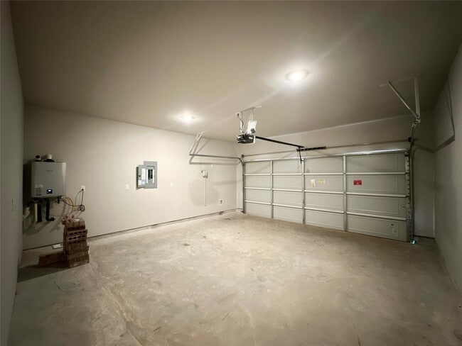 Building Photo - 12324 Ridge Top Dr