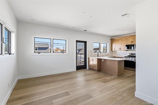 Building Photo - 56 Suffolk Rd