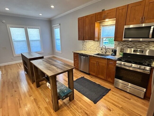 Building Photo - SHOWING FRI 7/17 & SAT 7/18 11:45-12:15PM!! 1 Bedroom 1 bath Cottage style Duplex