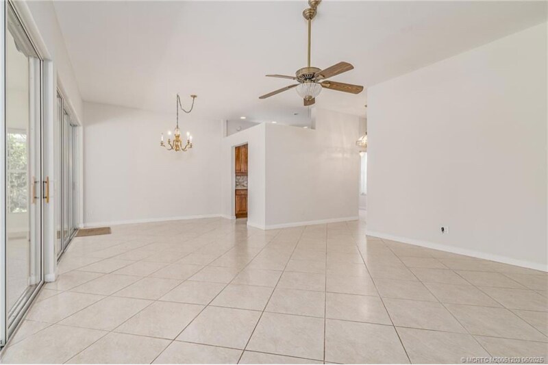 Building Photo - 2102 SW Mayflower Dr