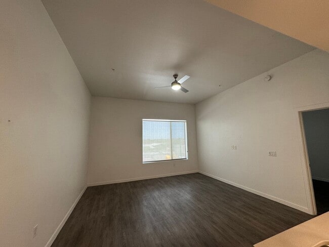 Building Photo - LUXURY CONDO IN DOWNTOWN PHOENIX