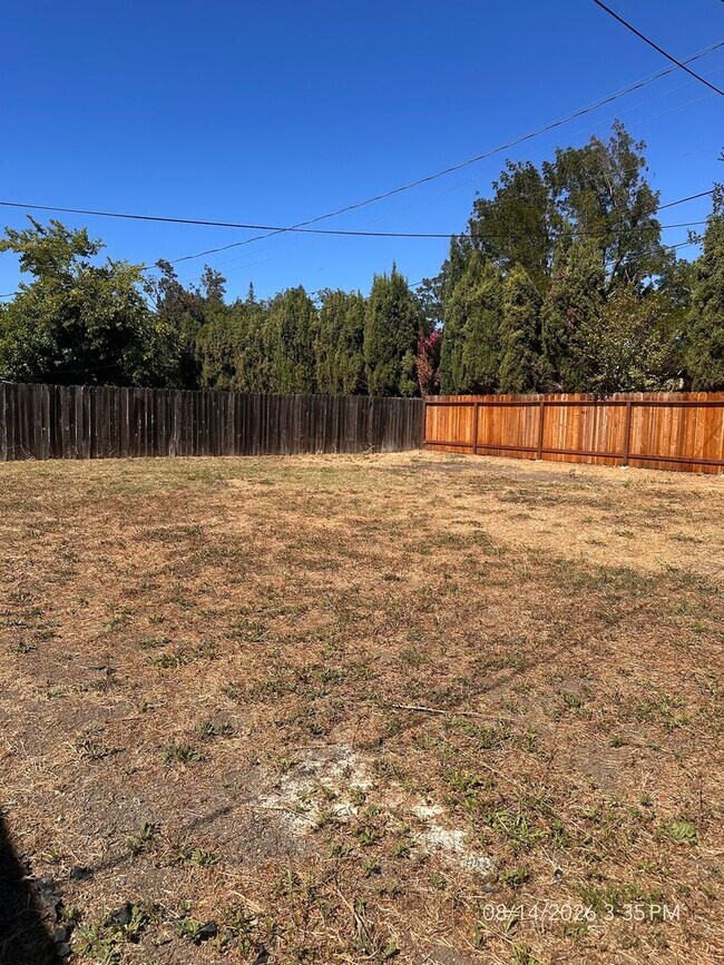 Building Photo - 2518 Linda Vista Ave