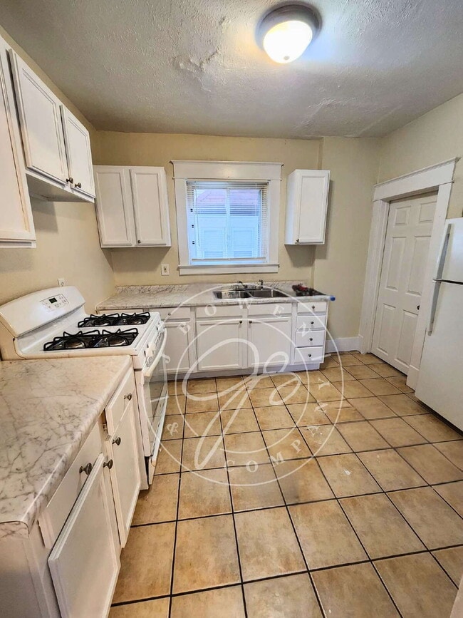 Building Photo - Must See! Fully Updated 3-Bedroom Home in West Toledo