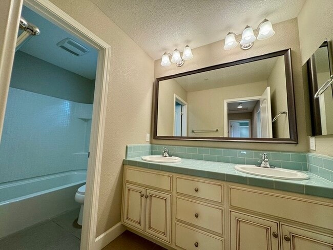 Building Photo - Beautiful Home in Lincoln! - 27 E Street