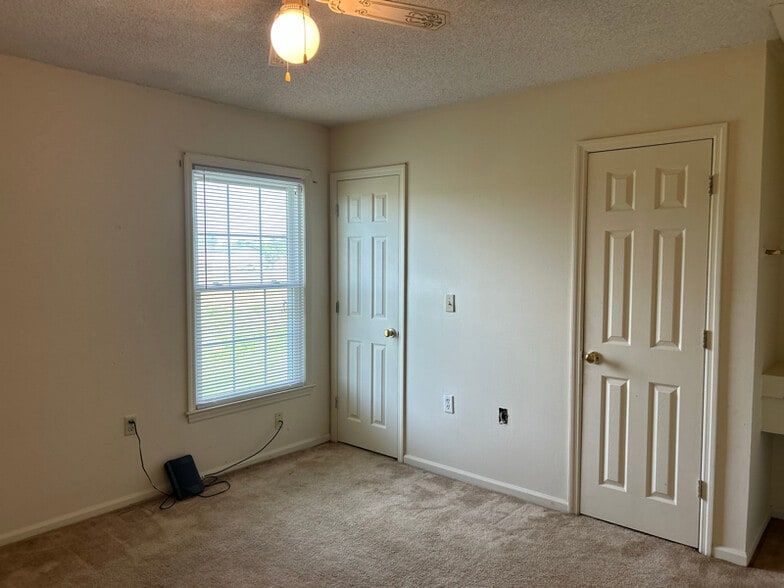 Building Photo - 232 Lanier Dr