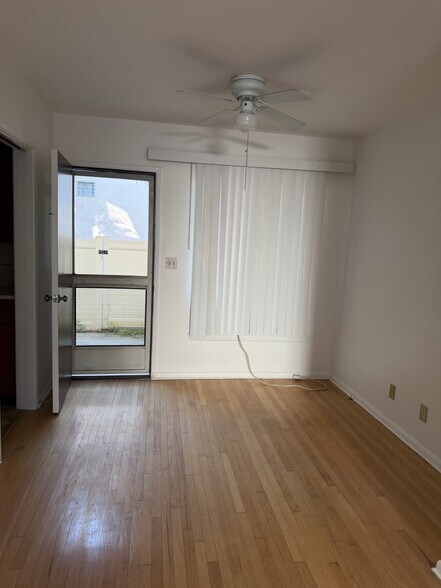 Building Photo - 918 W Huntington Dr