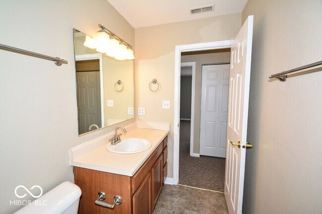 Building Photo - 1994 Falcon Ct