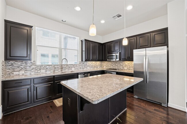 Building Photo - 2707 Shadybrook Meadow Dr