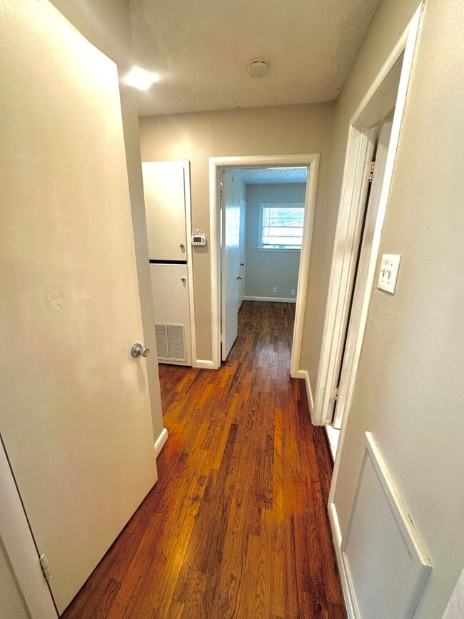 Building Photo - WELL MAINTAINED