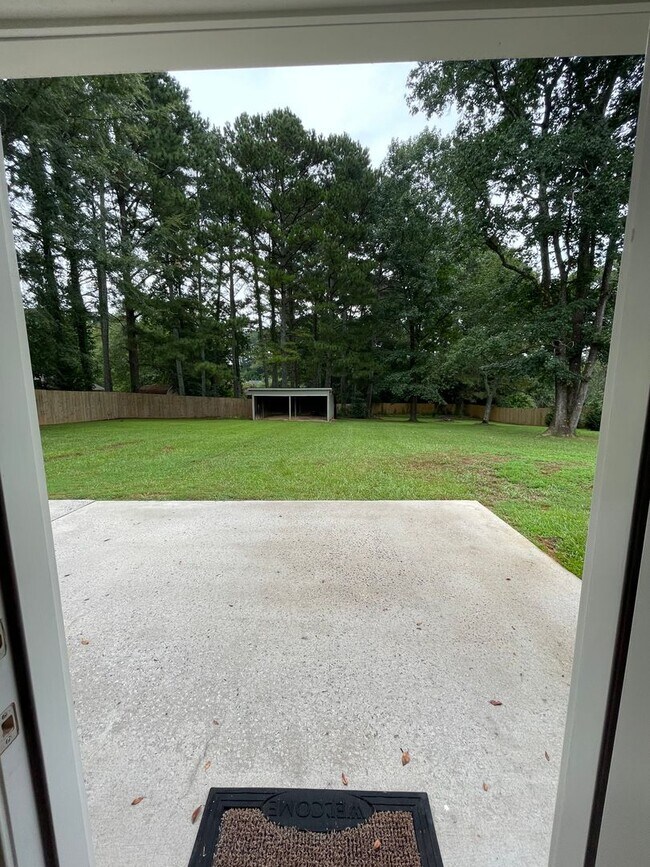 Building Photo - Nice 3/2 House in Armuchee- $1,895