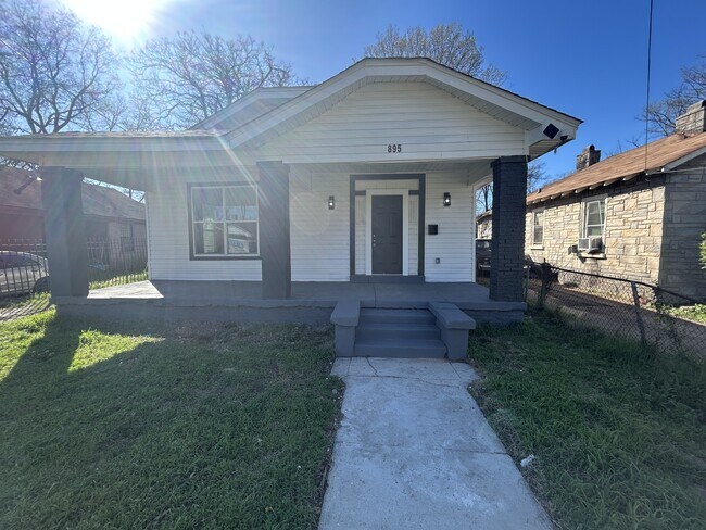 Building Photo - 895 Kney St