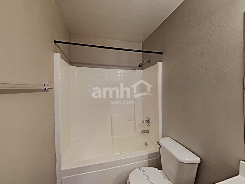 Building Photo - 11940 W Charter Oak Rd