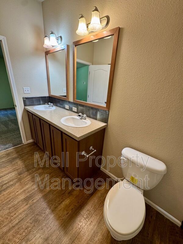 Building Photo - 155 E Strayer Way