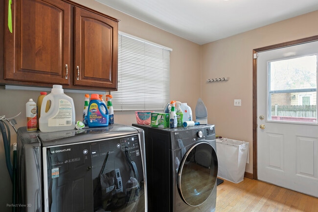 Building Photo - 560 Rapidan Ct
