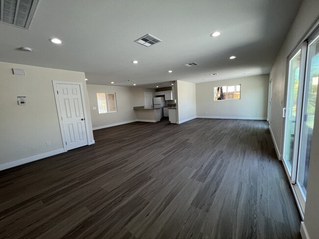 Building Photo - 3608 W Bonanza Rd