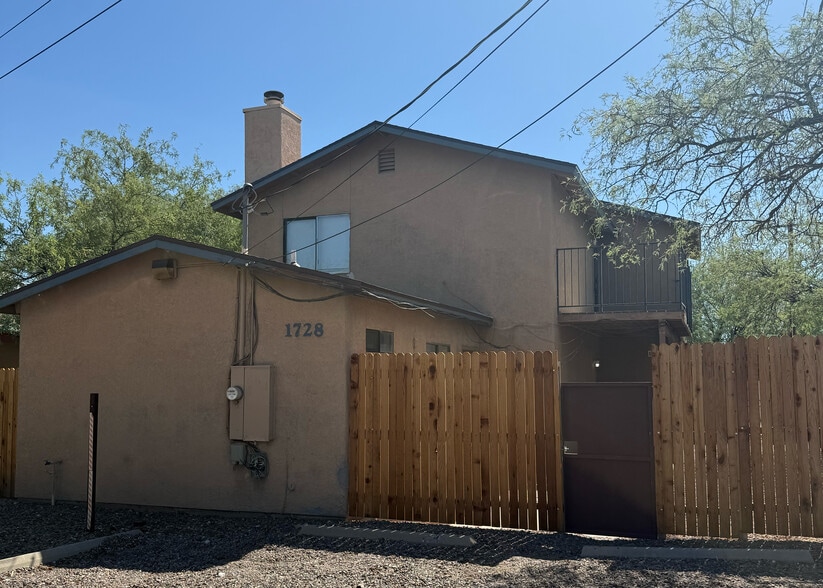 Building Photo - 1728 N Santa Rita Ave