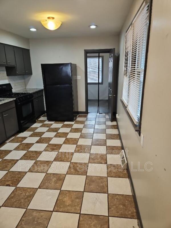 Building Photo - 3707 S Liverpool Rd