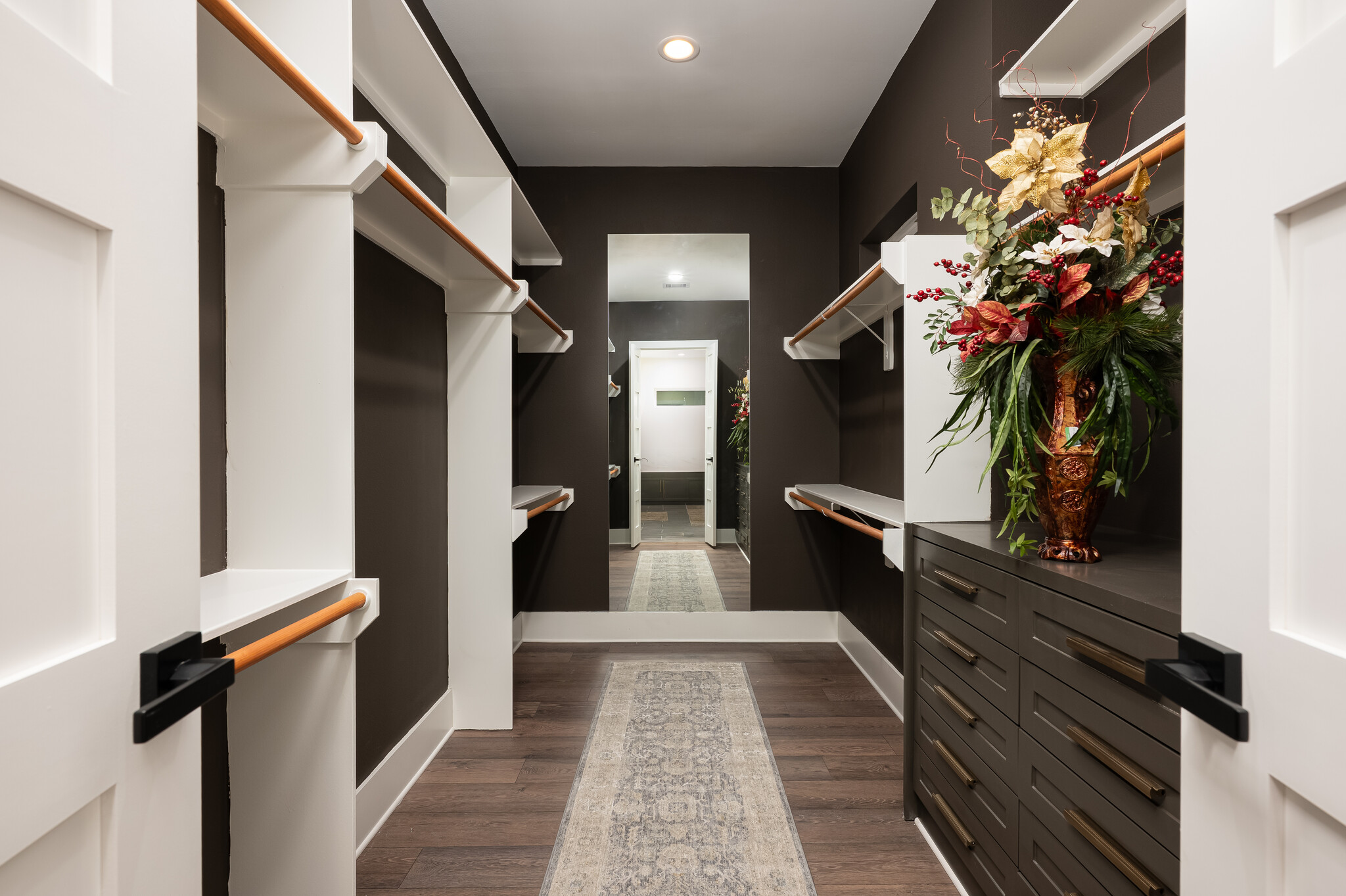 Building Photo - 917 Thompson St