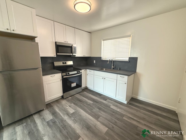 Building Photo - Fully Remodeled 3BR/1.5BA Duplex Unit w/ Garage in South San Francisco