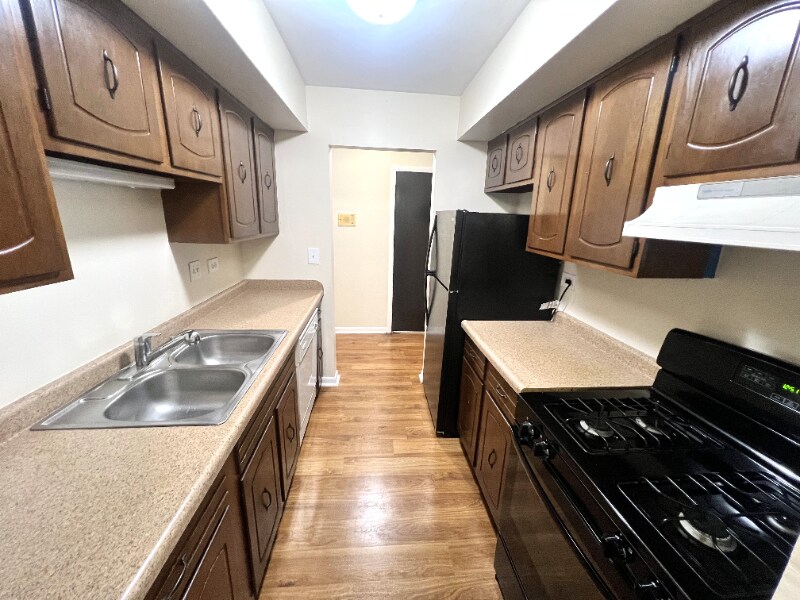 Building Photo - 2275 Country Club Dr