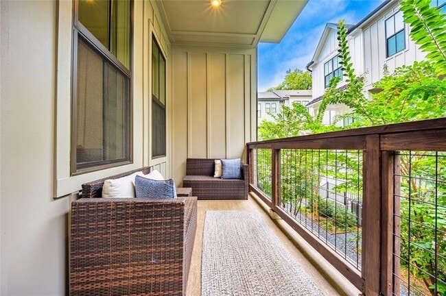 Building Photo - 305 Dilbeck Cir