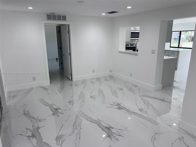 Building Photo - 431 NE 58th Ct