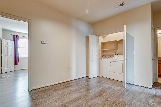 Building Photo - 3742 E Ashford Villa Ln