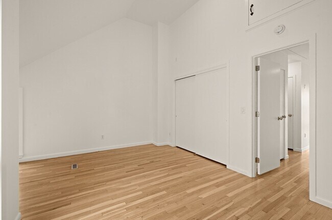Building Photo - 23 Skinners Path