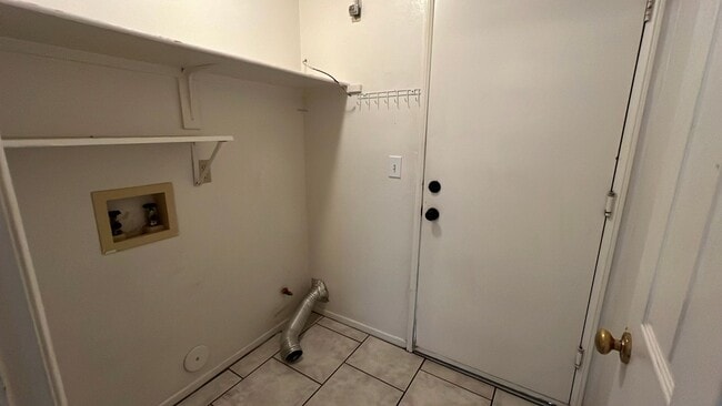 Building Photo - West Palmdale Home