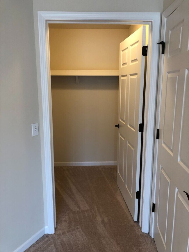 Building Photo - 8246 Promenade Cir