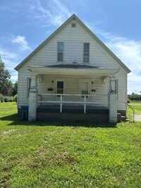 Building Photo - Selinger duplex