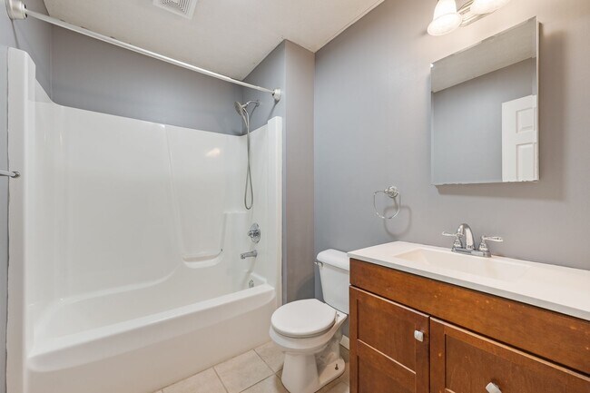 Building Photo - 3 Bedroom 1 1/2 Bath Home for Rent in Charlestown Indiana