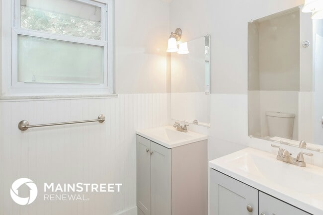 Building Photo - 1710 Galion Ave