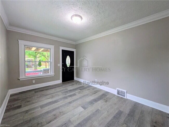 Building Photo - 10302 Lamontier Ave