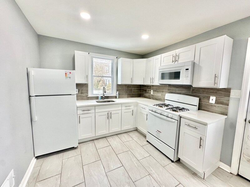 Building Photo - 338 Broad St