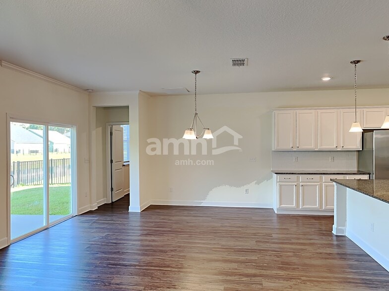 Building Photo - 3084 Creek Village Ln