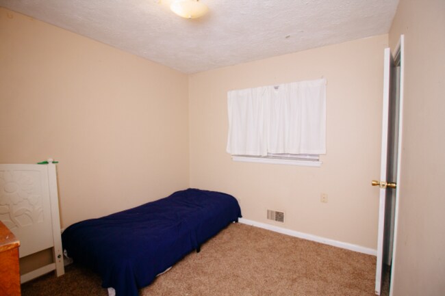 Building Photo - 1905 N Larkspur Dr