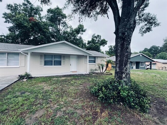 Building Photo - 5323 Satsuma Dr