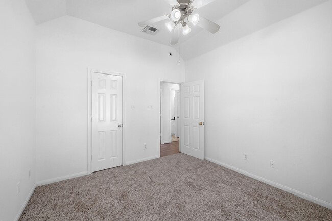 Building Photo - 17215 Fernchase Ct