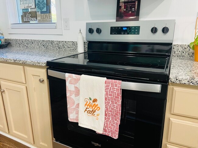 Building Photo - 900 Adams Rd