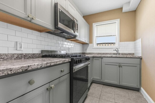 Building Photo - 1690 N Main St