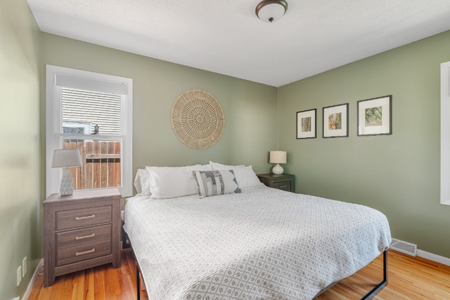 Building Photo - 2425 Cavell Ave S