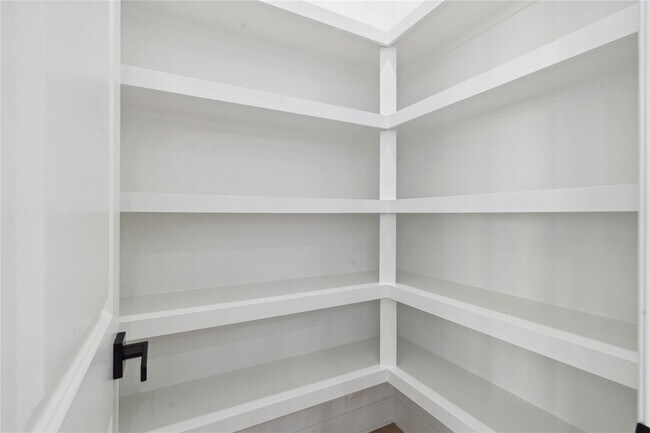 Building Photo - 6528 Weston St