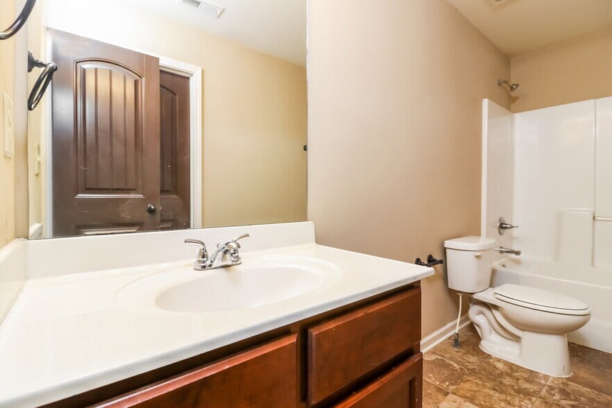 Building Photo - 2107 Juniper Ives Ct SE