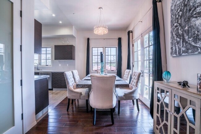 Building Photo - Stunning Multi-Level Penthouse 2 bed - 2.5 bath in Fabulous Beverly Hills Location