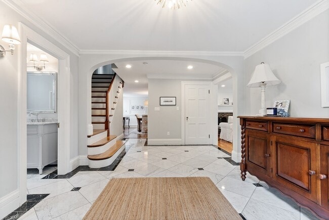 Building Photo - 205 Sohier St